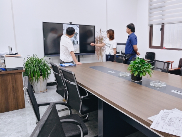 外籍客商來廠參觀,一對一講解丁香花在线观看免费高清版工藝流程